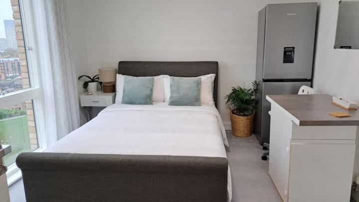 Cozy Double Room With Large En Suite Near Canary Wharf London With Amazing Views In A Shared Apartment Eksteriør bilde