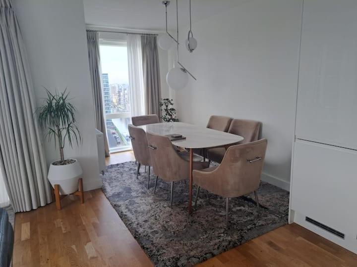 Cozy Double Room With Large En Suite Near Canary Wharf London With Amazing Views In A Shared Apartment Eksteriør bilde