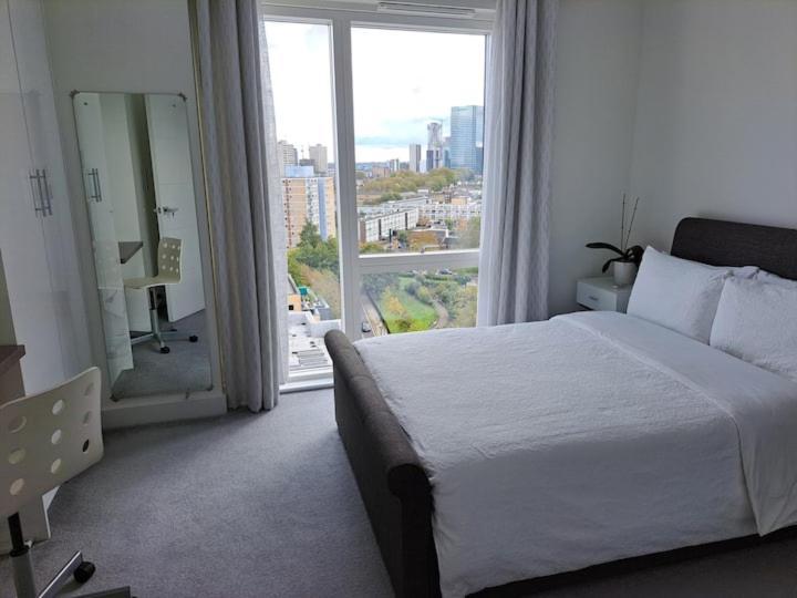 Cozy Double Room With Large En Suite Near Canary Wharf London With Amazing Views In A Shared Apartment Eksteriør bilde
