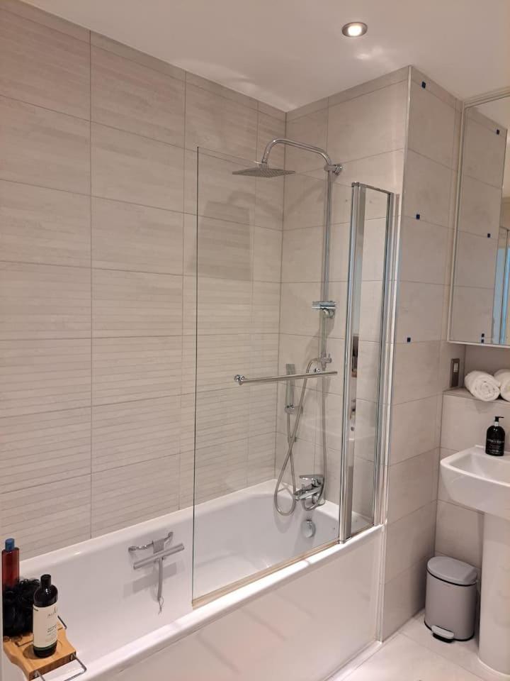 Cozy Double Room With Large En Suite Near Canary Wharf London With Amazing Views In A Shared Apartment Eksteriør bilde